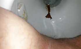 Using the toilet to poop a creamy one