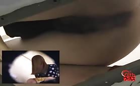 Japanese hottie pooping