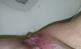Amateur gay guy shitting