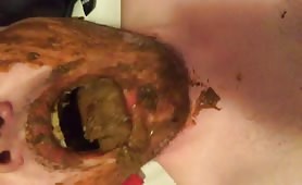 Eating his own poop
