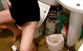 BBW girl pooping