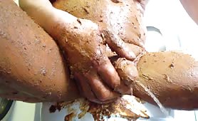 Shit pig peeing
