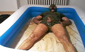 Man smearing shit all over his body in a blue pool
