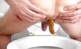 Shitting and peeing in the same time