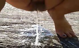 Amateur hairy girl Pissing