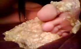 scat girl licks the puke of her own feet