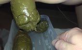 Big green turd in plastic lunch box