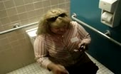BBW using public toilet